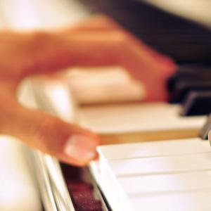 色吊丝二区三区中文字幕
